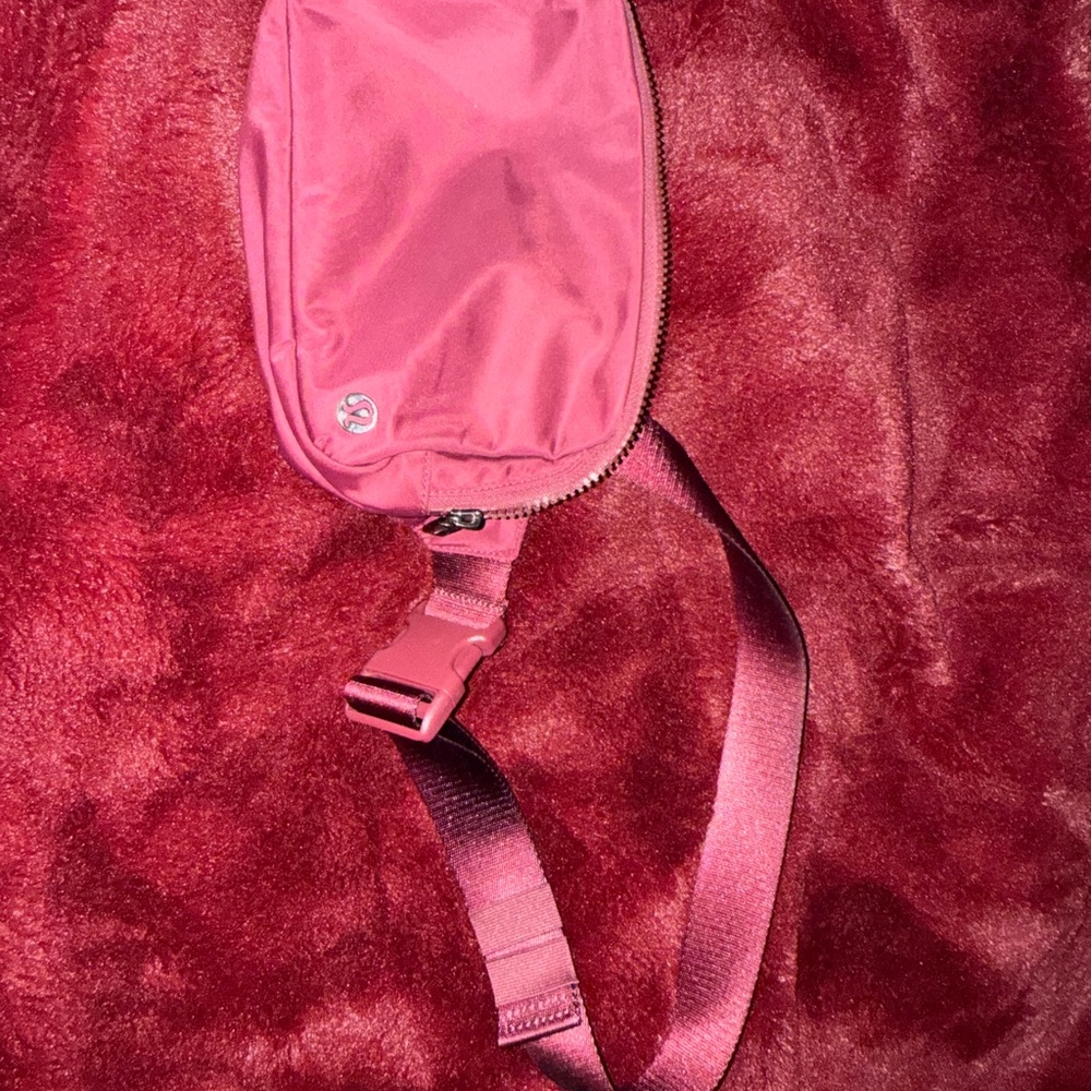 Lululemon XL belt bag with Adjustable Strap